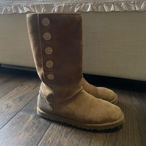 Classic brown Uggs